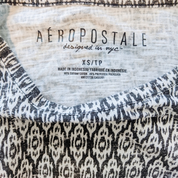 $$$ Aeropostal black and white design basic tee XS - Picture 4 of 4
